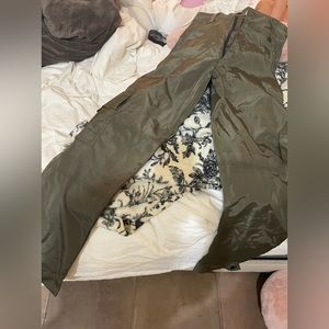 pretty little thing pantssss, has a lot of pockets!!